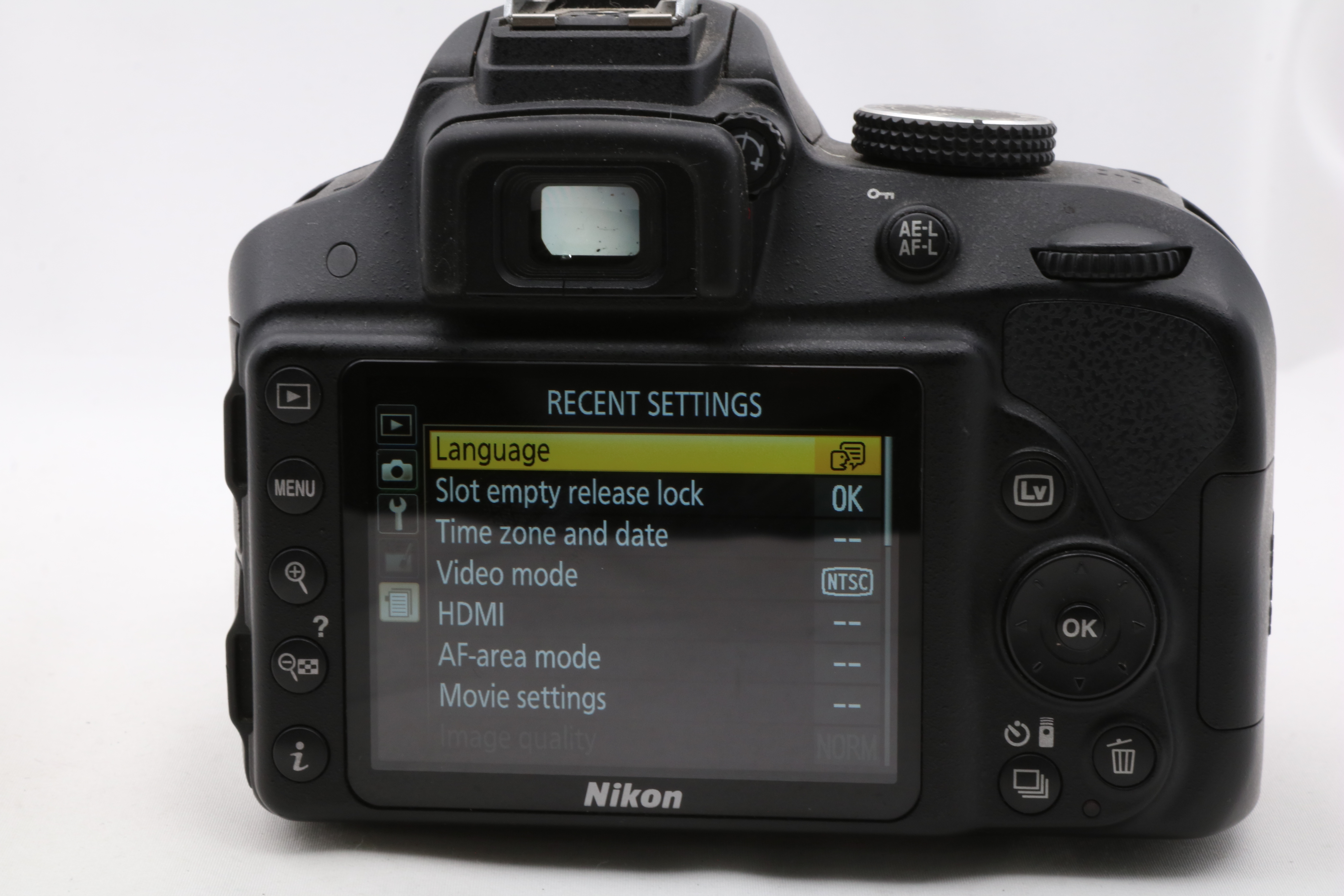 Excellent5+] Nikon D3300 AF-S DX 18-55mm f/3.5-5.6G Shutter Count