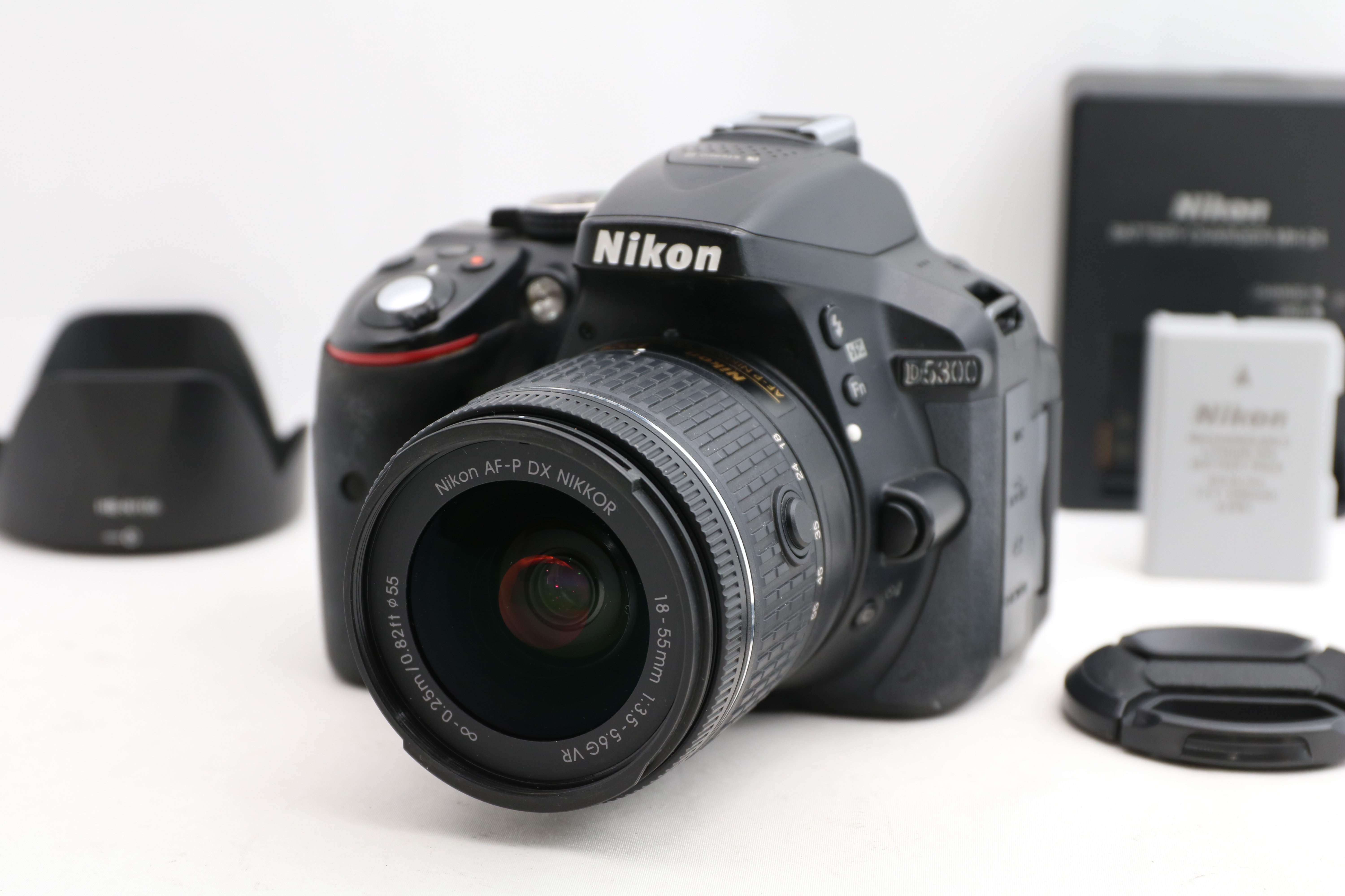 美品Nikon D5300 with DX VR 18-55 3.5-5.6g Amazon.com : Nikon D5300 24.2 MP CMOS Digital SLR Camera