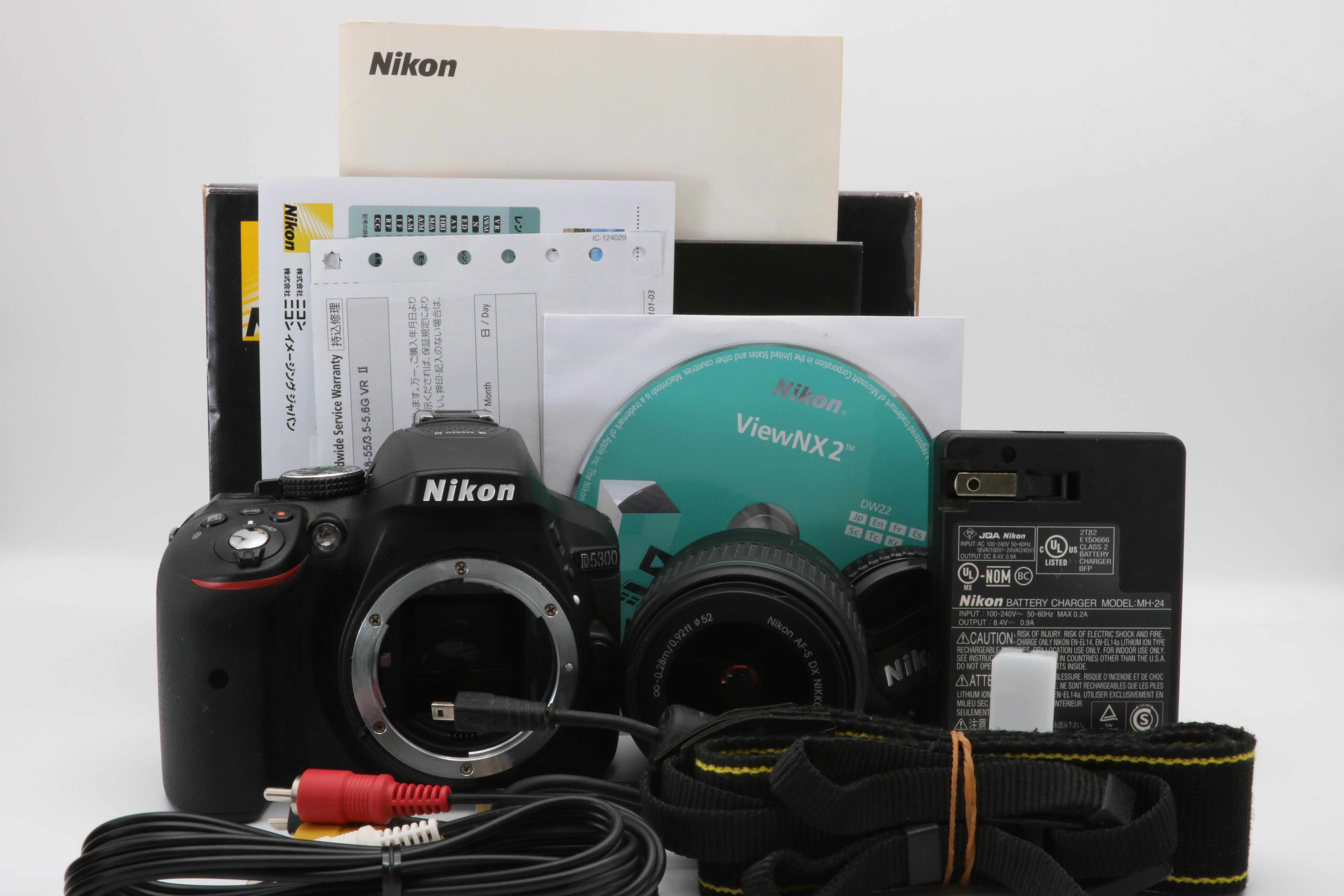 Near Mint] Nikon D5300 18-55mm f/3.5-5.6G ED VR AF-S DX Shutter